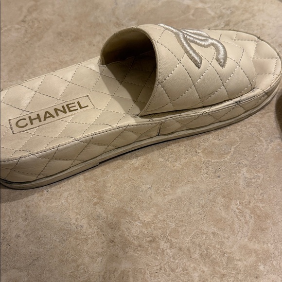 100% AUTHENTIC CHANEL SANDALS - Picture 8 of 14